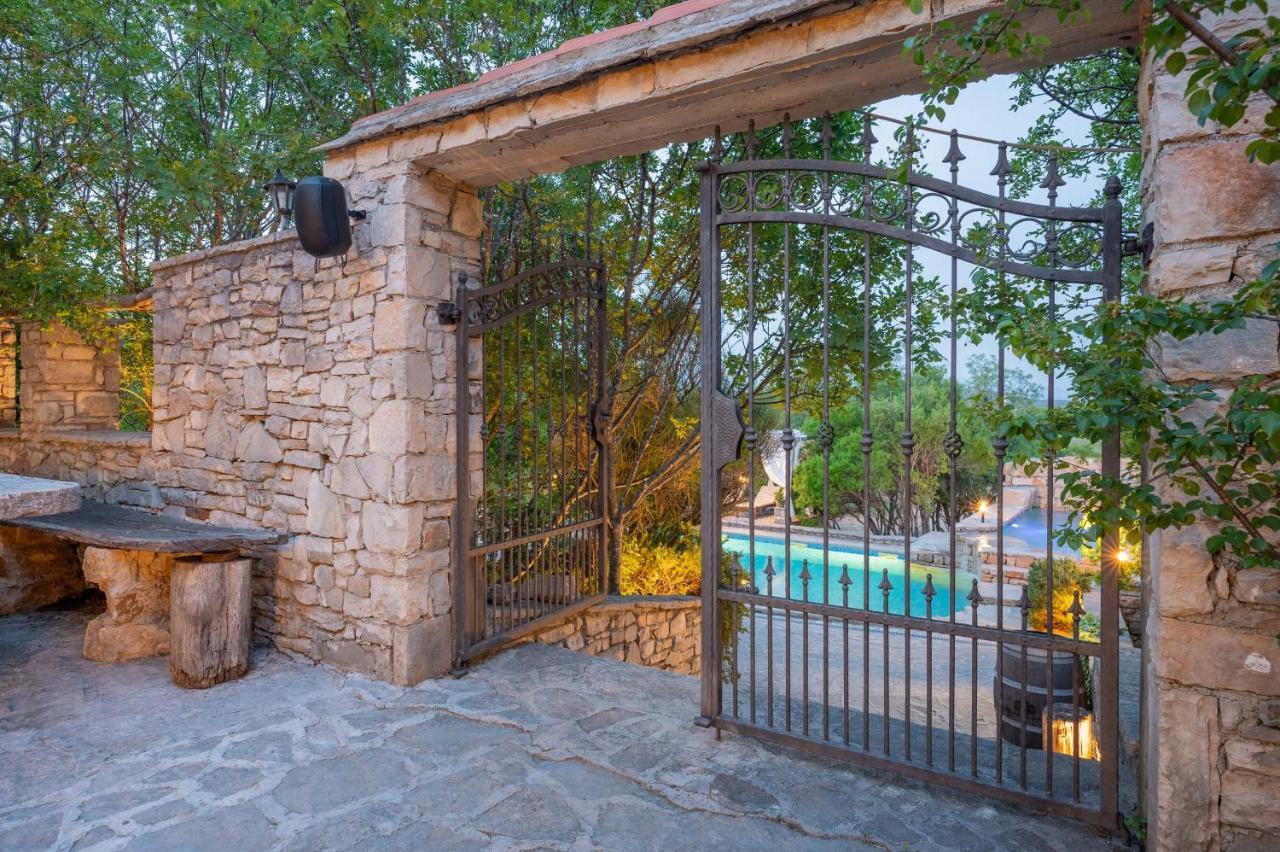 Nono Ban Hotel & Villa Gornji Humac ภายนอก รูปภาพ